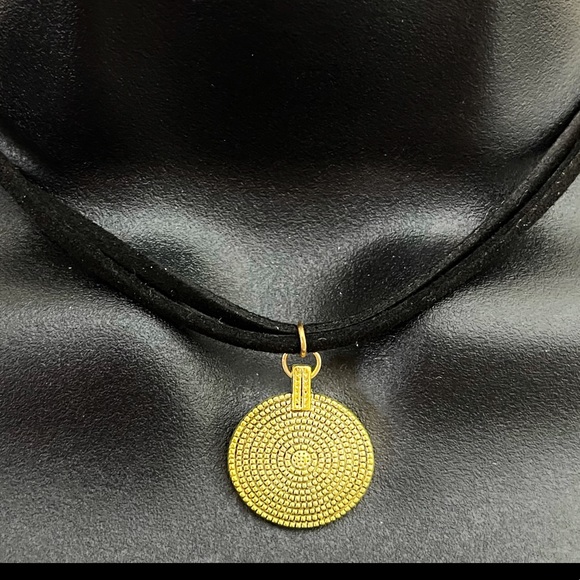 5/$20 Minimalist double corded suede choker w pendant - Picture 4 of 9